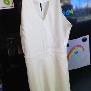 Elegant White Sleeveless Dress